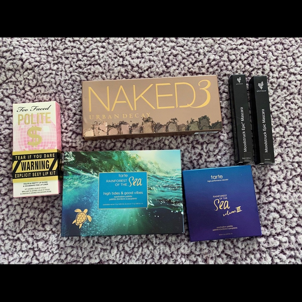 Makeup bundle